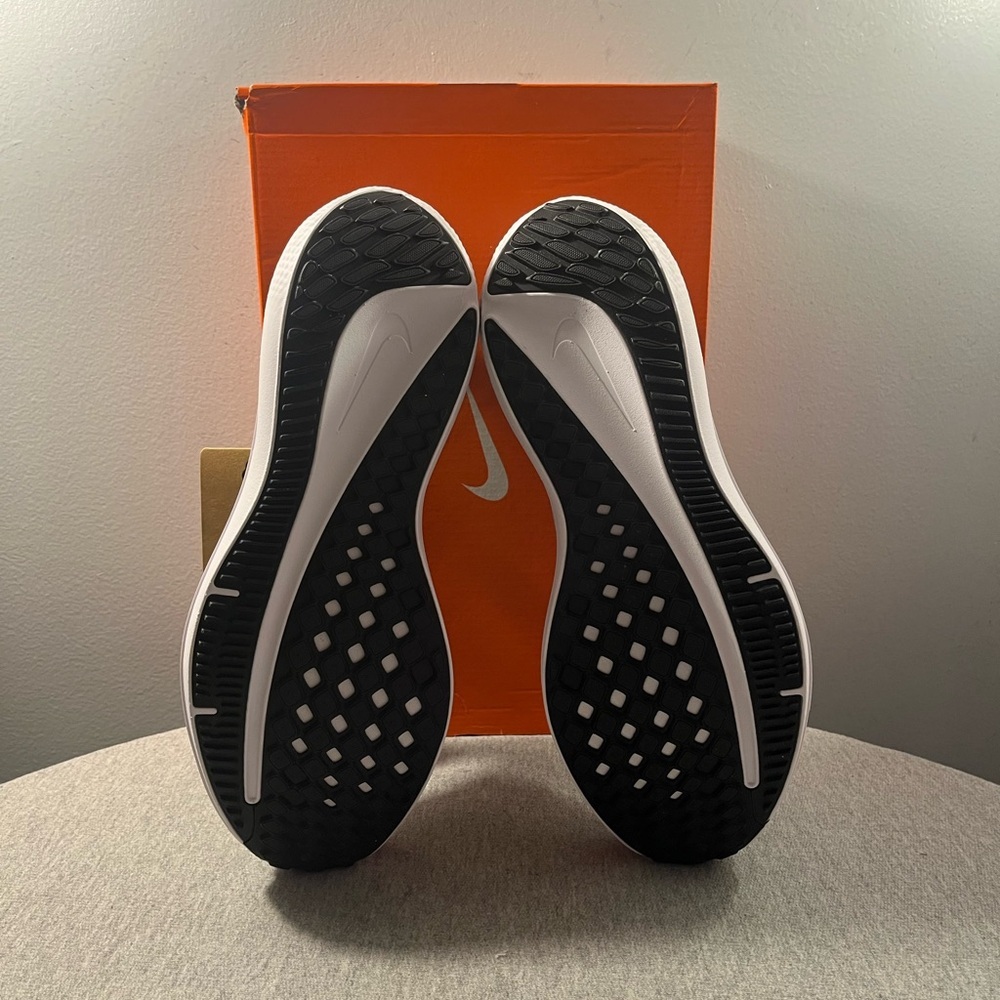 Nike Air Winflo 10 Black White Running Athletic Shoes Men's Size 11.5 DV4022-003 - Picture 6 of 10